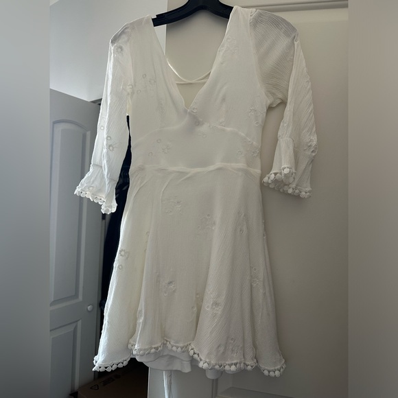 White summer dress - Picture 1 of 8